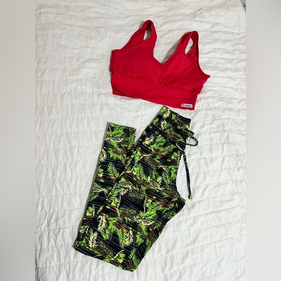 Colorful Abstract Activewear Set - Picture 1 of 4